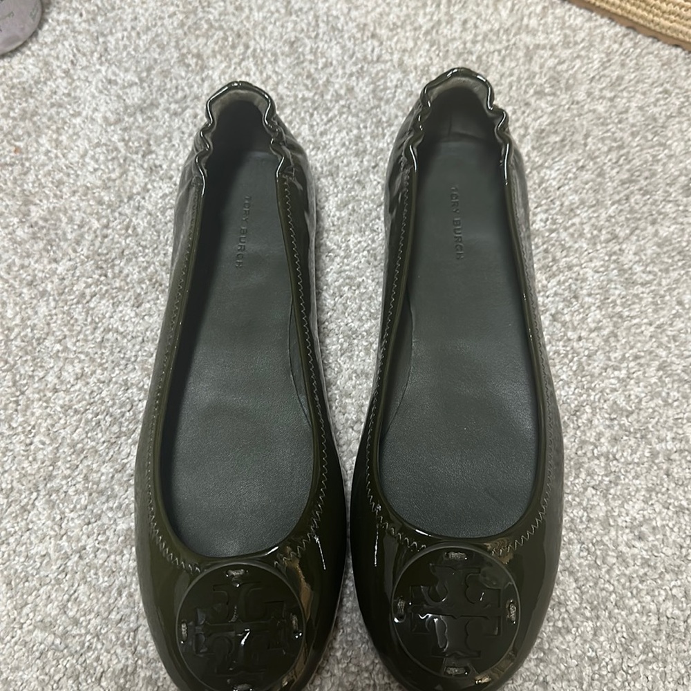 Olive Tory Burch flats (brand new) Size 10